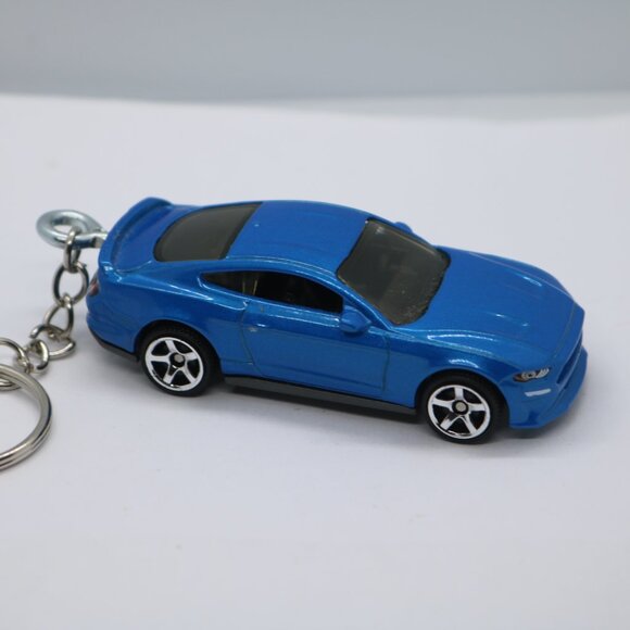 Matchbox blue Mustang 1:64 scale keychain - Picture 2 of 5